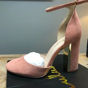 BNIB ankle strap Lulus rose mauve chunky heel